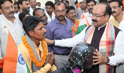 रायपुर : तिपहिया स्कूटी से बढ़ेगी दिव्यांगजनों की आत्मनिर्भरता : अरुण साव