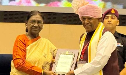 इंदौर के पद्मश्री भैरूसिंह चौहान को राष्ट्रपति मुर्मू ने किया सम्मानित, ‘कबीर वाणी’ को मिला राष्ट्रीय गौरव