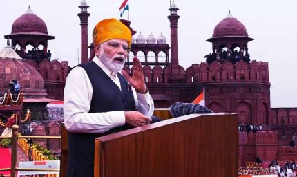 लाल किले पर सबसे ज्यादा बार तिरंगा किस प्रधानमंत्री ने फहराया? जानें नेहरू, इंदिरा और मोदी का रिकॉर्ड