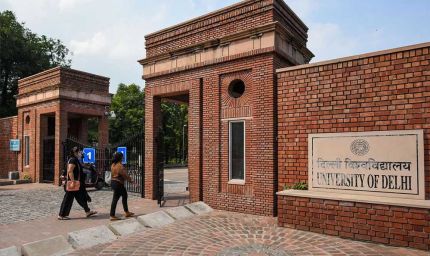 DU के नए PG History सिलेबस से दिल्ली सल्तनत का पेपर बाहर, कई और विषय भी हटे