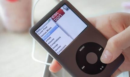 Gen Z को स्मार्टफोन नहीं, पुराने iPod का चढ़ा क्रेज! 2022 में बंद हुआ डिवाइस 2026 में फिर ट्रेंड में