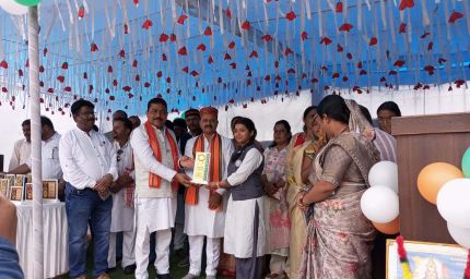 प्रतिभा सम्मान से नई लेदरी में खिला शिक्षा का गौरव, मेधावी छात्राओं को मिला पुरस्कार