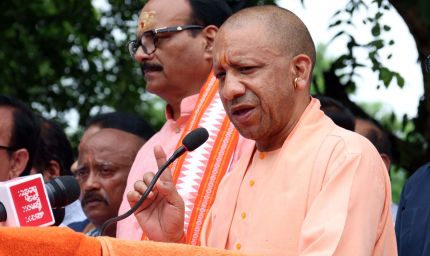 अटल जी का छह दशक का सार्वजनिक जीवन निर्विवाद और निष्कलंक रहाः सीएम योगी