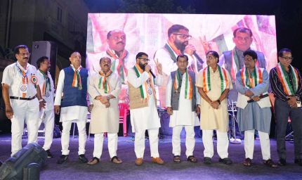 80 किलो लड्डू बांटकर मनाया आजादी का जश्न, जश्न-ए-आजादी ट्रस्ट के कार्यक्रम में धर्मगुरुओं ने किया ध्वजारोहण