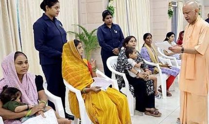 ‘कहां से आए हैं, क्या परेशानी है’ के अपनत्व भाव से सीएम योगी ने हर पीड़ित की पूछी समस्या