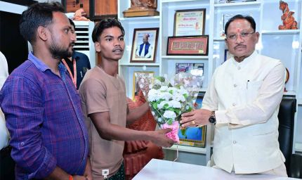 मुख्यमंत्री कैंप कार्यालय की संवेदनशील पहल से अविनाश को मिला नया जीवन