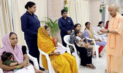 रास्ता न दिला पाएं तो लेखपाल, कानूनगो, तहसीलदार सबको सस्पेंड करो-मुख्यमंत्री योगी