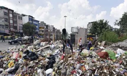 हरियाणा में सफाई कर्मचारियों की हड़ताल से सात शहरों में कूड़े का संकट गहराया