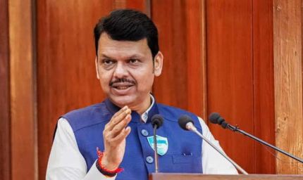 दिल्ली जाने की अटकलों पर फडणवीस का जवाब, बोले- महाराष्ट्र में ही रहूंगा और सेवा करता रहूंगा