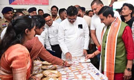 विष्णुभोग की खुशबू और बहनों के हुनर से सजी खास राखी