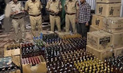 माकरदोना में आबकारी विभाग की दबिश, 50 लीटर महुआ शराब जब्त