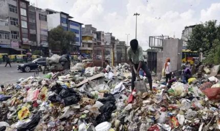 हरियाणा में सड़कों पर सड़ांध, हवा में धुआं; 14 दिन से थमी सफाई व्यवस्था