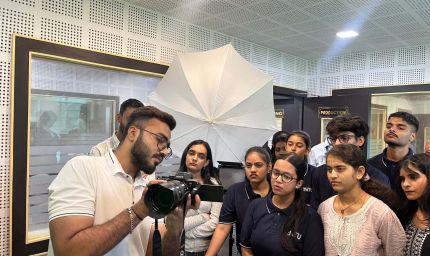 ‘कैप्चर मोमेंट्स, टेल स्टोरीज़’ थीम पर आरएनटीयू में विश्व फोटोग्राफी दिवस का आयोजन