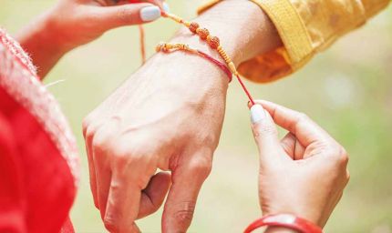 बंदूक छोड़ राखी बना रहीं नक्सली बहनें, बदल रही जिंदगी की राह