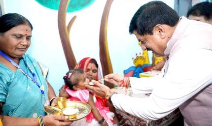 मुख्यमंत्री डॉ. यादव ने टीकमगढ़ में आंगनवाड़ी केन्द्र और जिला अस्पताल का किया निरीक्षण