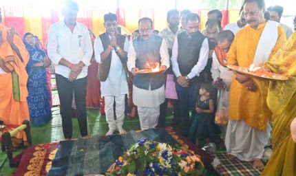 उप मुख्यमंत्री  अरुण साव महारुद्राभिषेक में हुए शामिल