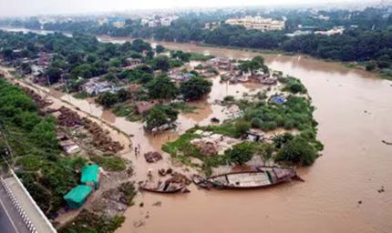 बिहार में गंगा उफान पर, कई नदियां खतरे के निशान से ऊपर