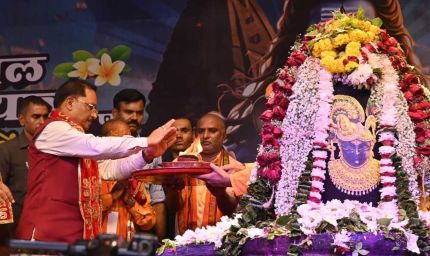मुख्यमंत्री विष्णु देव साय ने भगवान शिव का रुद्राभिषेक कर प्रदेशवासियों के सुख-समृद्धि और खुशहाली की कामना की