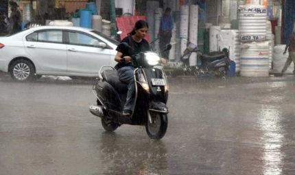 MP Weather Alert: मध्य प्रदेश के 14 जिलों में भारी बारिश का अलर्ट, जबलपुर-चंबल-नर्मदापुरम संभाग में चेतावनी