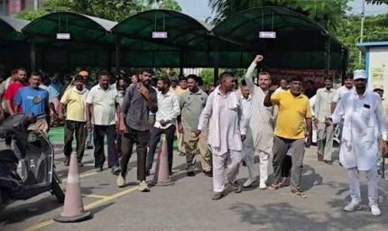 सिरसा नगर परिषद पर जड़ा ताला, सफाई कर्मचारियों को हिरासत में लेने पर भड़का गुस्सा