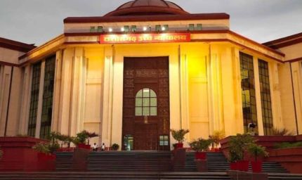 हाईकोर्ट का बड़ा फैसला: वेतनवृद्धि रुकने पर कर्मचारी को प्रमोशन से नहीं कर सकते वंचित