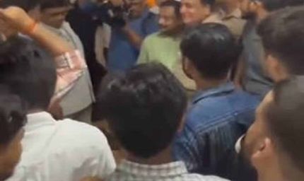 PU में फीस बढ़ोतरी पर छात्रों का बड़ा प्रदर्शन, सभी गेट बंद कर VC कार्यालय के बाहर धरना