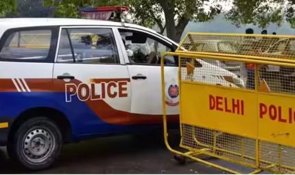 iPhone की EMI का बढ़ा बोझ, डांस टीचर ने यमुना में लगाई छलांग, पुलिस ने बचाया