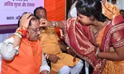 शहीद जवान की पत्नी ने CM साय को बांधी राखी, बोले- सगी बहन से बढ़कर बहन मिली