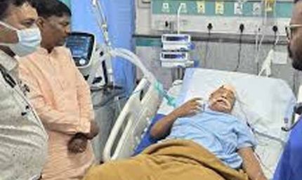 सड़क हादसे में घायल जवानों से मिलने जगदलपुर अस्पताल पहुंचे वन मंत्री