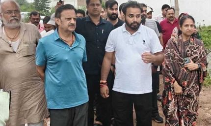 जलभराव प्रभावित क्षेत्रों में खुद पहुंचे उप मुख्यमंत्री  शुक्ल, 9 लोगों को कराया रेस्क्यू