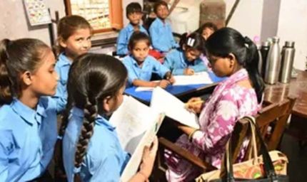 स्कूलों की बदहाली के वीडियो पर सख्ती, प्रयागराज में भ्रामक पोस्ट करने वालों पर FIR की तैयारी