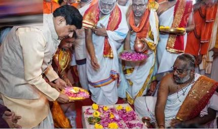 ओंकारेश्वर पहुंचे CM मोहन यादव, सपत्नीक किए ज्योतिर्लिंग दर्शन; 2200 करोड़ के पंचायतन मंदिर का शिलान्यास