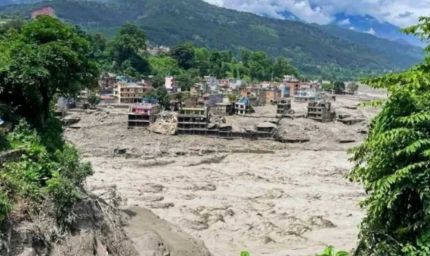 नेपाल बाढ़ में मौतों का आंकड़ा 734 पहुंचा, बचाव अभियान के 5वें दिन भी हजारों लोग लापता