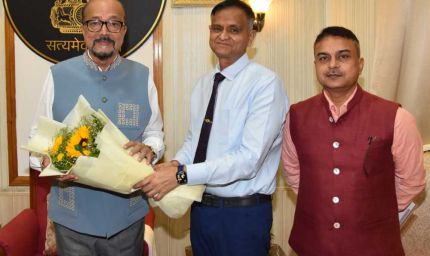 राज्यपाल  रमेन डेका से एम्स के कार्यपालक निदेशक ने की सौजन्य मुलाक़ात