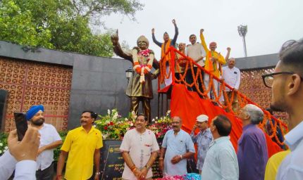 लखनऊ के चौक में फ्रेगरेंस पार्क का लोकार्पण, राजनाथ सिंह बोले- विकास लोगों के जीवन में महसूस होना चाहिए