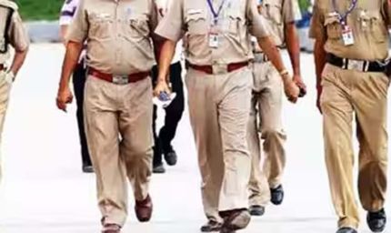 महिलाओं के खिलाफ अपराधों पर सरकार सख्त शिक्षक पर हुई एफआईआर, तत्काल किया निलंबित