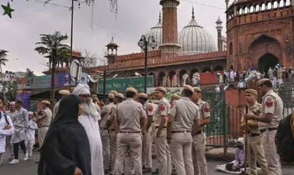 जामा मस्जिद के पास गरजा बुलडोजर, हाई कोर्ट के आदेश पर MCD ने हटाया अतिक्रमण