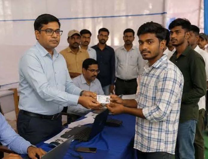 झारखंड में कैंपों की पहल से 19,756 युवाओं को मिला लर्निंग लाइसेंस