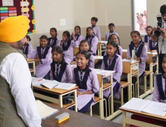 CM मान का दावा- निजी स्कूल छोड़ सरकारी स्कूलों में आ रहे विद्यार्थी, पंजाब शिक्षा में बना नंबर-1