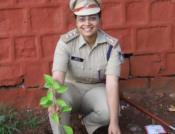 7वीं वाहिनी विसबल भोपाल द्वारा लाल परेड ग्राउंड में 300 पौधों का रोपण