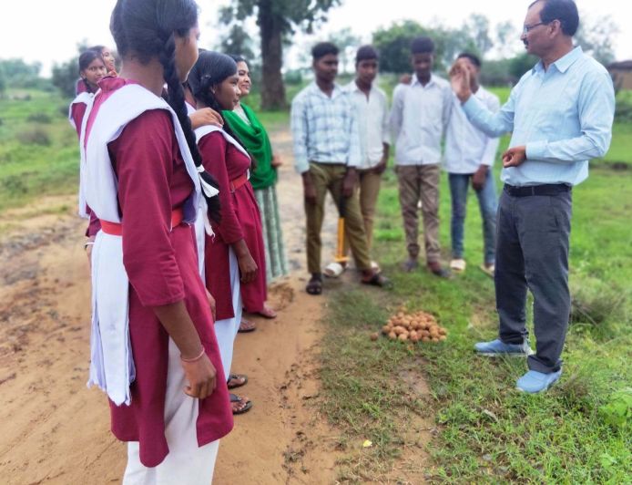 सीड बॉल से हरियाली की ओर बढ़े पिपरिया के विद्यार्थी