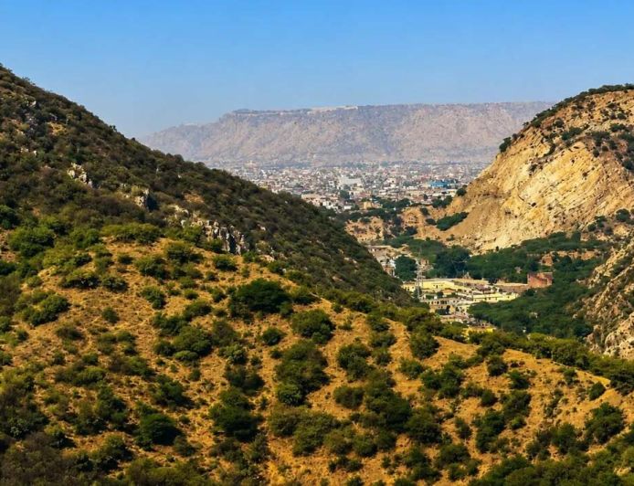उदयपुर की अरावली पर अवैध निर्माण का खुलासा, 160 में 144 निजी प्रोजेक्ट