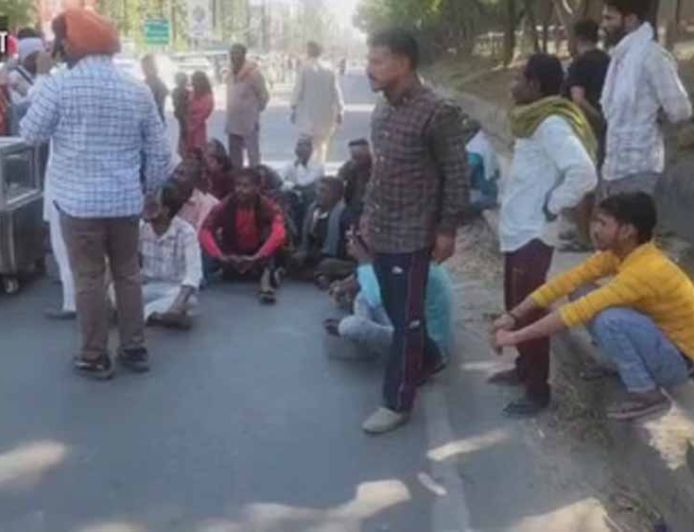 लुधियाना में युवक की हत्या के बाद भड़का परिवार, हाईवे जाम कर शुरू किया धरना