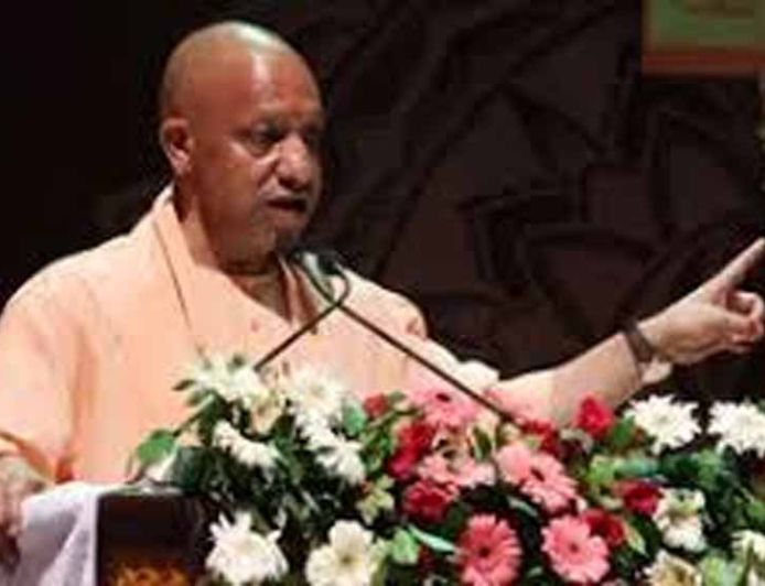 सीएम योगी बोले- सोशल मीडिया बना षड्यंत्र का माध्यम, देशविरोधी ताकतें फैला रहीं अफवाह