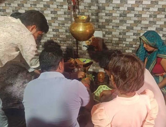 हर-हर महादेव के जयघोष से गूंजे शिवालय, बारिश में भी भक्ति की बयार