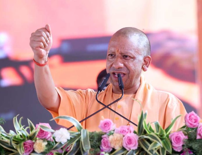 मुख्यमंत्री ने विभिन्न योजनाओं के लाभार्थियों को किया सम्मानित