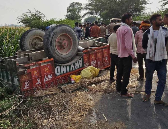 करनाल में दर्दनाक हादसा, अनियंत्रित ट्रैक्टर-ट्रॉली खेत में पलटी; 3 की मौत, 2 गंभीर घायल