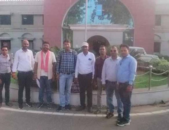 सर्व शिक्षक संघ ने शिक्षकों की मांगों को लेकर DEO को सौंपा ज्ञापन, जनगणना ड्यूटी के अवकाश और पदोन्नति की मांग