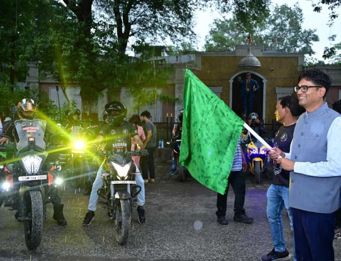 स्वतंत्रता दिवस की पूर्व संध्या पर रायगढ़ में निकला भव्य तिरंगा फ्लैग मार्च