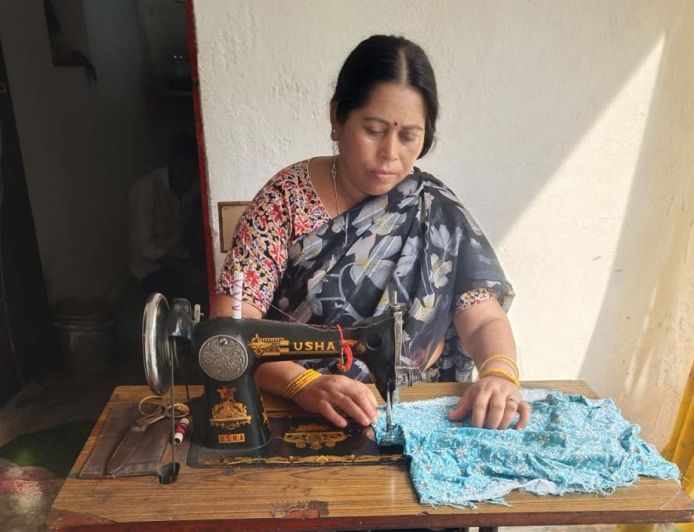 महतारी वंदन योजना: सिलाई मशीन बना आत्मनिर्भरता का साधन